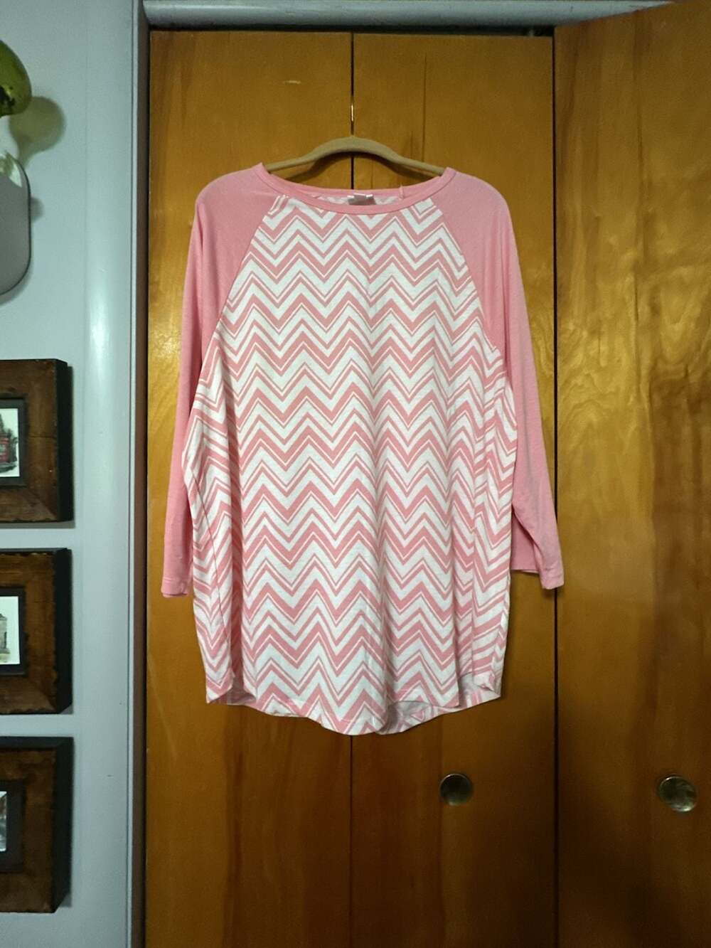 LuLaRoe Randy Baseball Tee Size 3XL Pink White Chevron